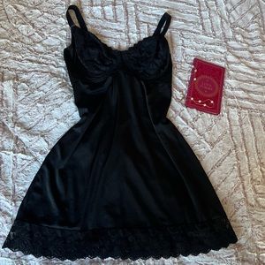 vintage black lacey slip dress / nightgown.